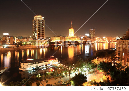 カイロ ナイル川の夜景 カイロ ナイル川の夜景 67337870