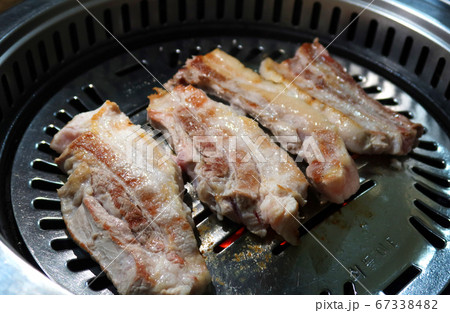 三枚肉 料理 食事 67338482