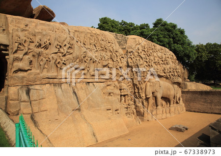 インド 世界遺産 マハバリプラム アルジュナの苦行 ガンガーの降下 巨大彫刻 レリーフ 世界最大 67338973