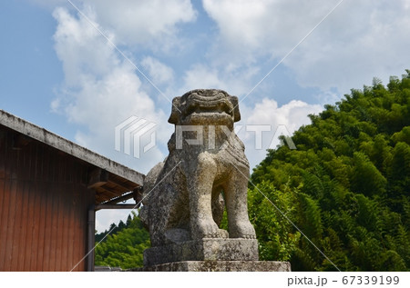 夏ばれの山里に静かにたたずむ高水神社 67339199