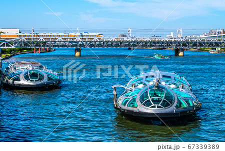 日本の東京都市景観 水上バス・ヒミコやホタルナ、特急などを望む(奥は新名所・すみだリバーウォーク) 日本の東京都市景観 水上バス・ヒミコやホタルナ、特急などを望む(奥は新名所・すみだリバーウォーク) 67339389