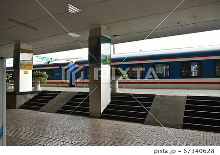 ハノイ駅内景・ホーム（ベトナム） 67340628