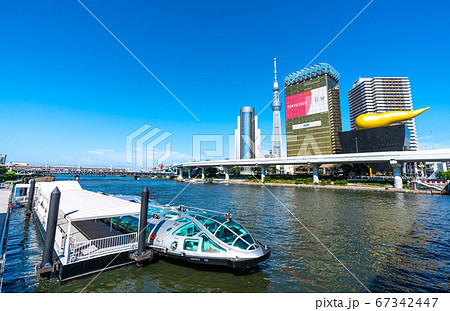 日本の東京都市景観 水上バス・ヒミコなどを望む(奥は新名所・すみだリバーウォーク 日本の東京都市景観 水上バス・ヒミコなどを望む(奥は新名所・すみだリバーウォーク 67342447
