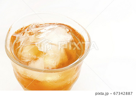 冷たい麦茶 67342887