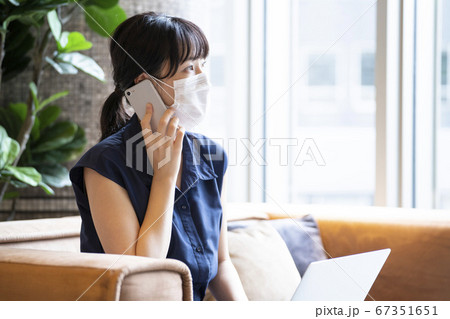 マスク 女性 ビジネスシーン マスク 女性 ビジネスシーン 67351651