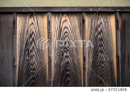 焼杉板塀 67351908