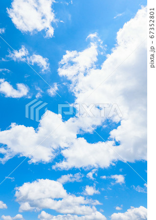 爽やかな青空 67352801