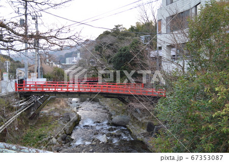 神奈川、湯河原温泉を流れる千歳川 67353087