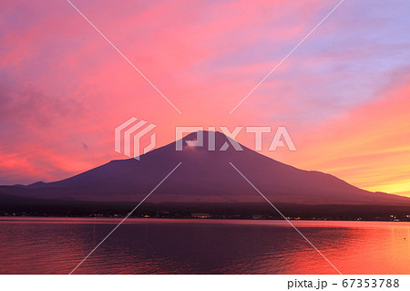 富士山　夕映え 67353788