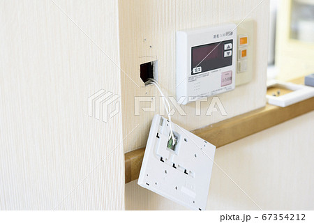 給湯器 暖房ボイラーのリモコン（交換中） 67354212