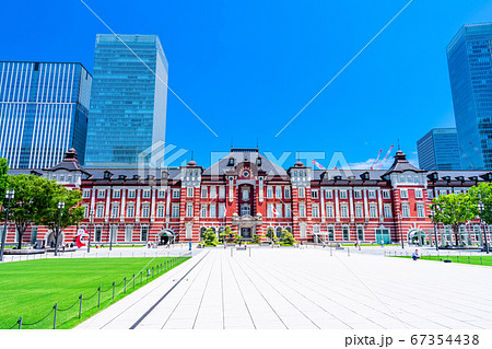 東京駅　丸の内口　駅前風景 67354438