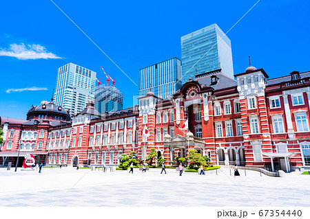 東京駅　丸の内口　駅前風景 67354440