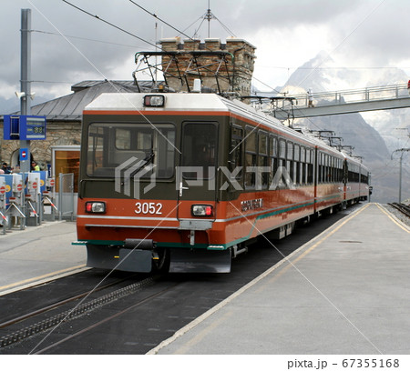 ゴルナーグラード鉄道の登山電車　スイス 67355168