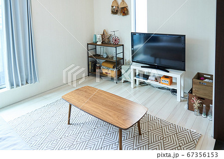 リビング　リビングダイニング　自宅　テレビ　ローテーブル 67356153