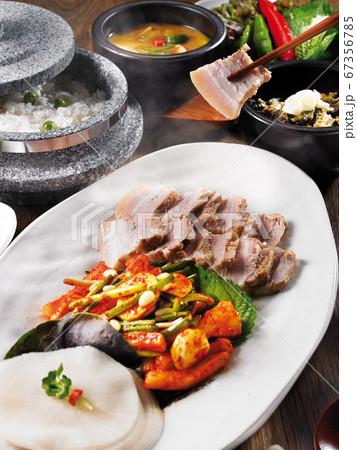 韓国料理 豚肉 料理 67356785