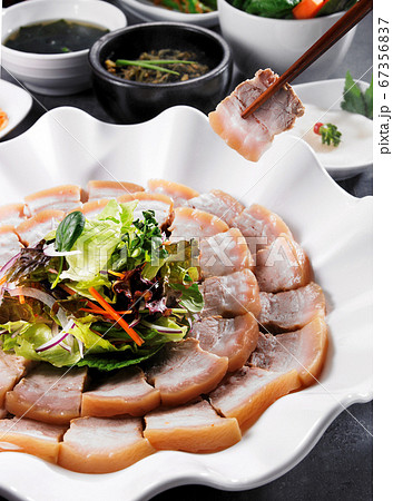 韓国料理 豚肉 料理 67356837