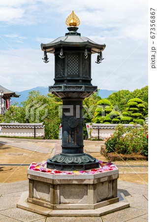 奈良 岡寺の花手水の写真素材