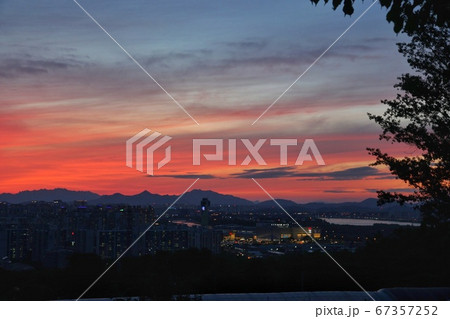 夕方 景色 風景 67357252