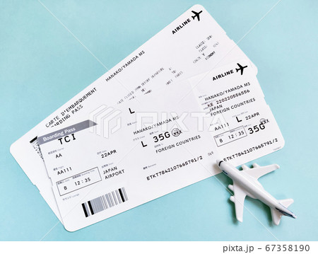 飛行機の搭乗券 67358190