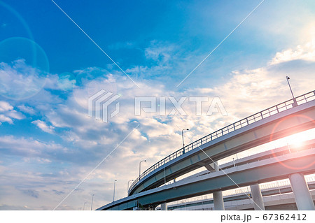 青空と雲と高架橋 青空と雲と高架橋 67362412