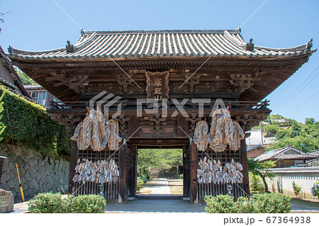 広島県尾道市 西国寺山門の巨大なわらじ 広島県尾道市 西国寺山門の巨大なわらじ 67364938