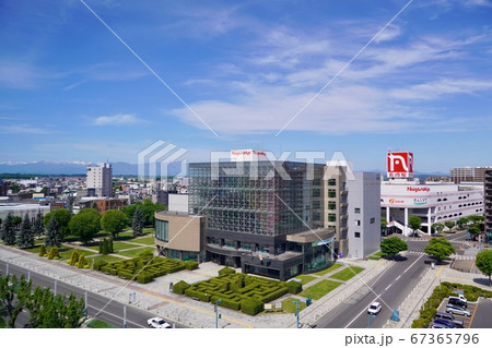 帯広駅前、とかちプラザと日高山脈 帯広駅前、とかちプラザと日高山脈 67365796