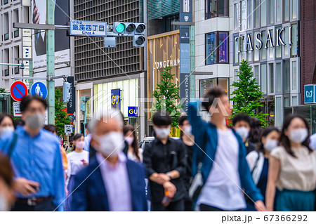 日本の東京都市景観 東京・銀座。新型コロナ（経済へ前のめりで感染者が243人になってしまった東京） 67366292