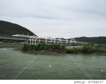山陽新幹線千種川橋梁を渡るN700系新幹線のぞみ 67368237