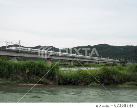 山陽新幹線千種川橋梁を渡るN700系新幹線みずほ 67368243
