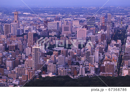 大倉山展望台から見下ろす札幌市の夜景 大倉山展望台から見下ろす札幌市の夜景 67368786