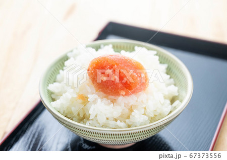 たらこを乗せたご飯 67373556