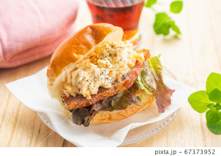 ベーコン玉子サンド 67373952