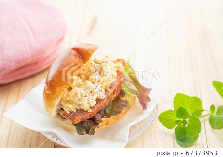 ベーコン玉子サンド ベーコン玉子サンド 67373953