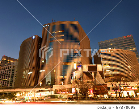 銀座　数寄屋橋交差点と有楽町マリオン 67378698