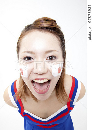 応援するチアガール 67378985