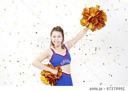 応援するチアガール 67378992