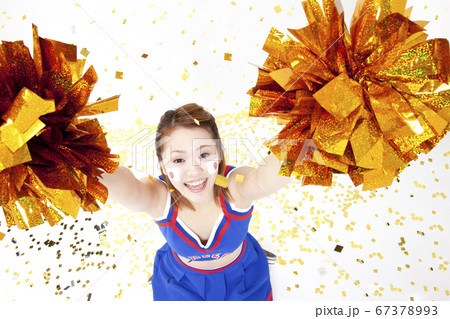 応援するチアガール 67378993