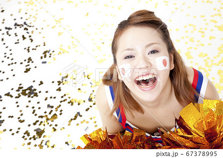 応援するチアガール 応援するチアガール 67378995