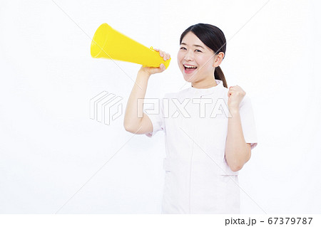 30代女性 看護師 67379787