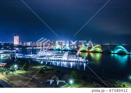 びわこ花噴水を見る琵琶湖夜景 びわこ花噴水を見る琵琶湖夜景 67380412