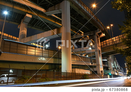 大阪市の東船場ジャンクションの入り組んだ高架 67380868