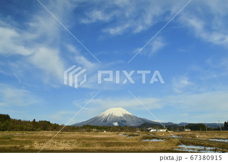溝口IC付近から眺める冬の大山 67380915
