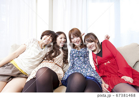 笑顔の女性 笑顔の女性 67381468