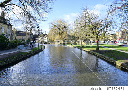 ボート・オン・ザ・ウォーター 川面の風景 ボート・オン・ザ・ウォーター 川面の風景 67382471