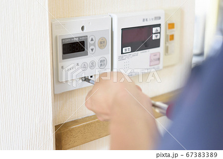 給湯器 暖房ボイラーのリモコン（交換中） 67383389