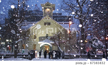 雪の札幌時計台 67383832