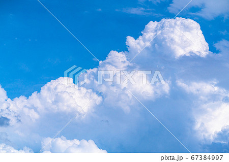 入道雲 夏の空模様の写真素材