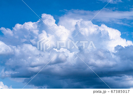 入道雲 夏の空模様の写真素材