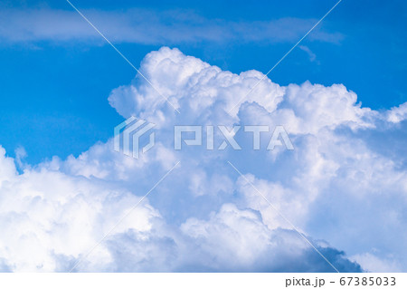 入道雲 夏の空模様の写真素材