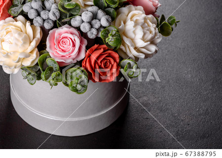 Bouquet of beautiful bright rose flowers in a gift 67388795